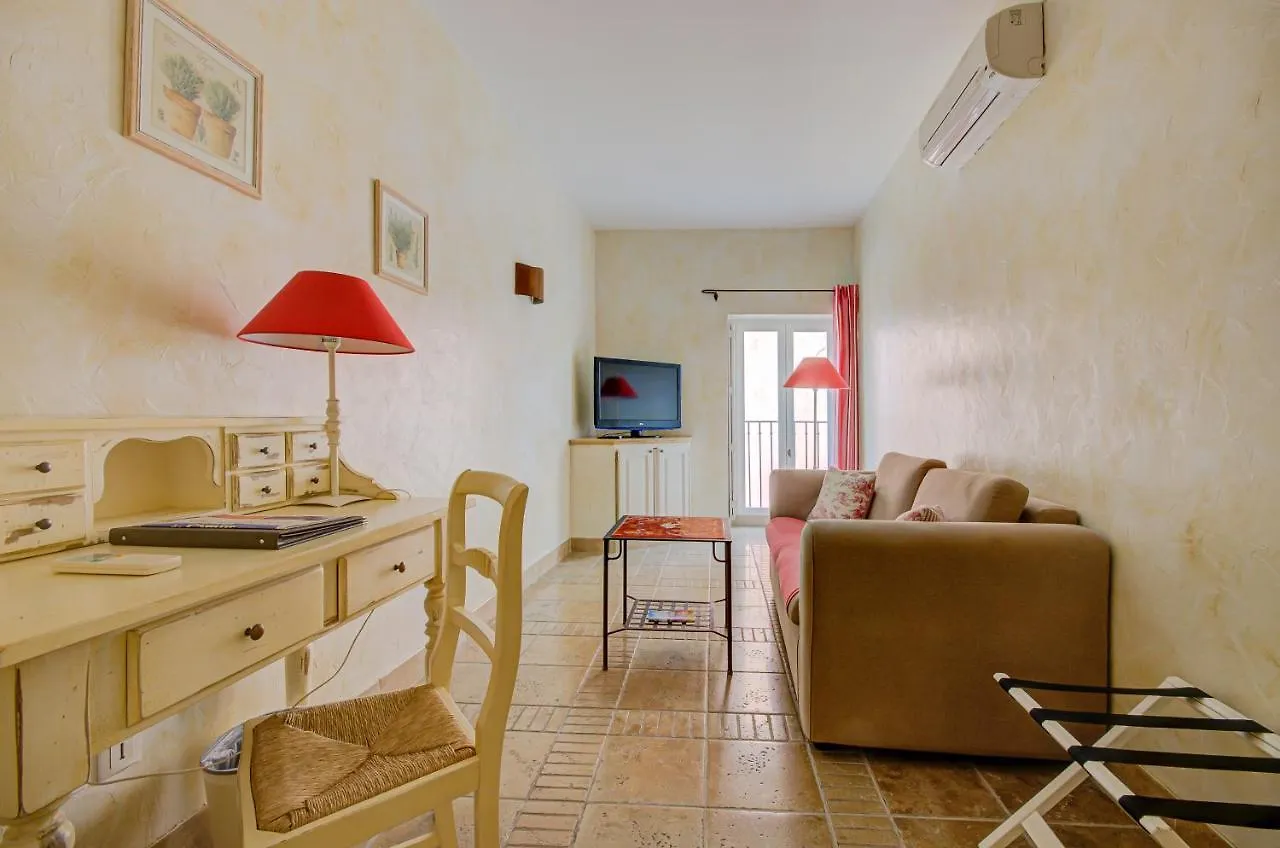 *** Hotel Le Clos de la Glycine Roussillon en Isere France